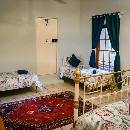 Outentique Accommodation Oudtshoorn Exterior foto
