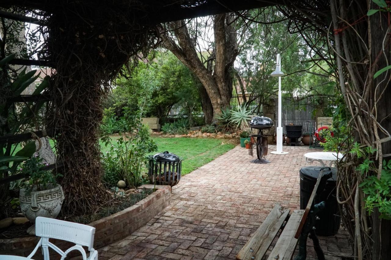 Outentique Accommodation Oudtshoorn Exterior foto